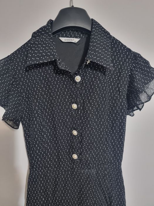 Вещи платья,брюки и пиджак.