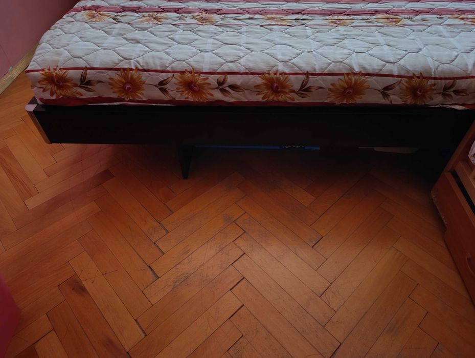 Спалня 180/200 с матрак и 2чекмеджета