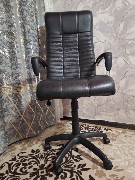 Продам кресло офисная