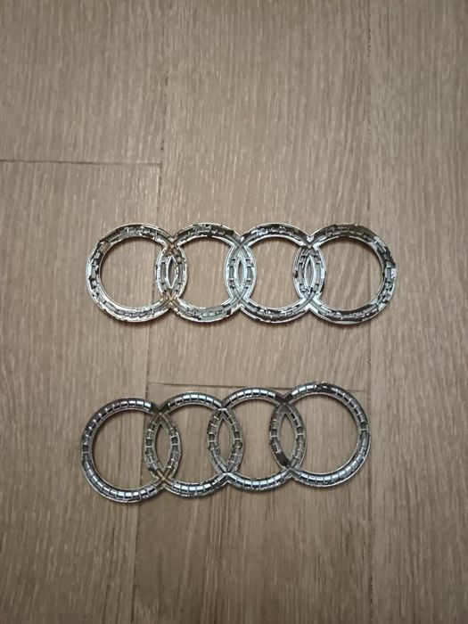 Vând Emblema  Audi