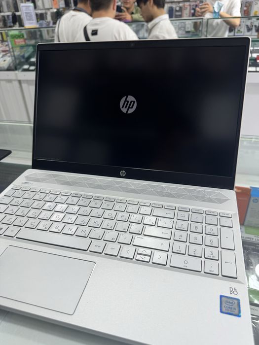 Hp Pavilion i5-8Th 8/256+1Tb/Mx 150 2Gb 15.6 FHD Ips