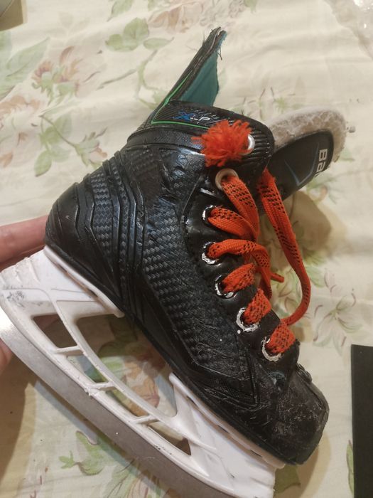 Хоккейеые коньки