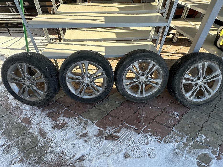 Продам диски с шинами R17