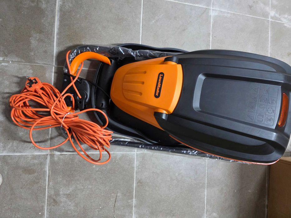 Mașină de tuns iarba plutitoare LawnMaster 1800 W 36 cm cu colectare