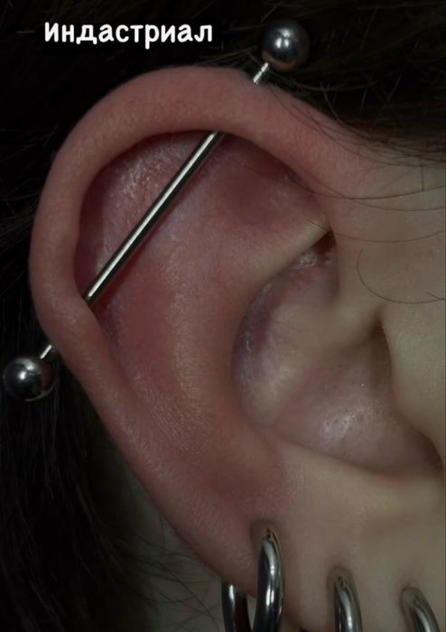 Мастер пирсинга