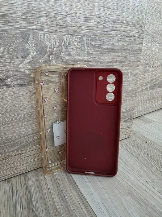 Samsung Galaxy S21 FE • Бял • Много запазен • С 2 кейса