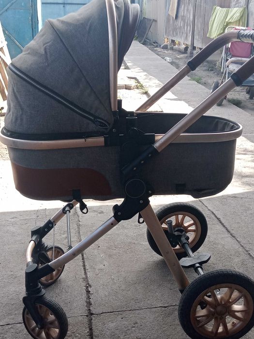 Коляска в хорошем состояния бысто надо продать