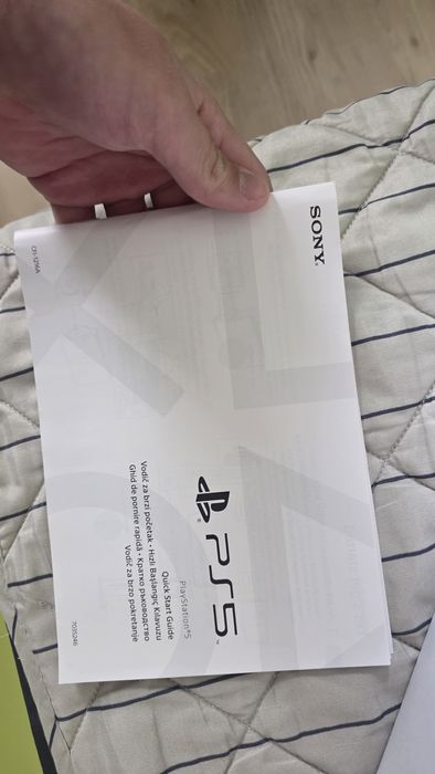 Playstation 5 + два контролера + God of War Ragnarök