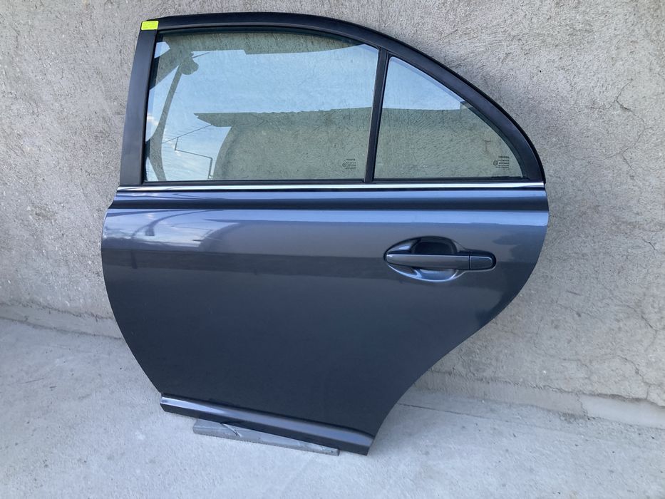 Задна лява врата за тойота авенсис седан/toyota avensis t25 03-08г