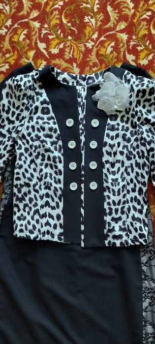 Платье женское продаю