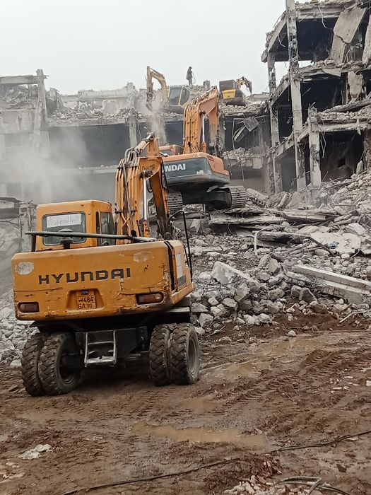 Демонтаж ишларини бажарамиз, биноларни бузиш ва тозалаш.