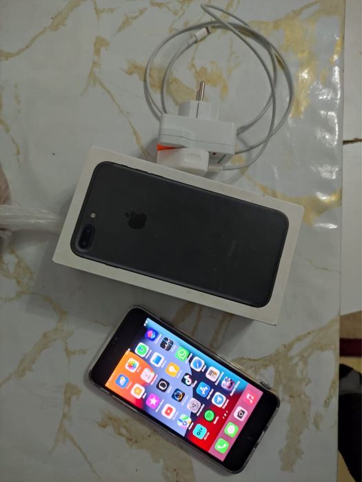 Аифон 7 plus  128 гб