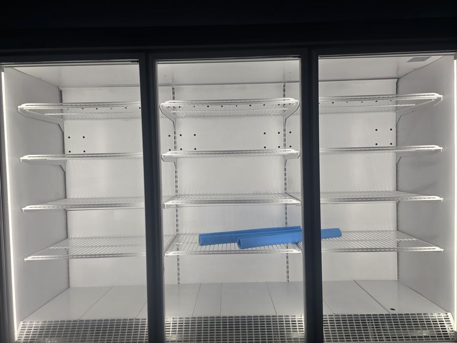 Vitrina bauturi/lactate / congelare