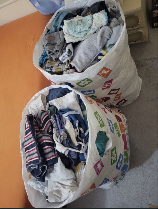 Vand lot haine baieti , peste 200 de articole
