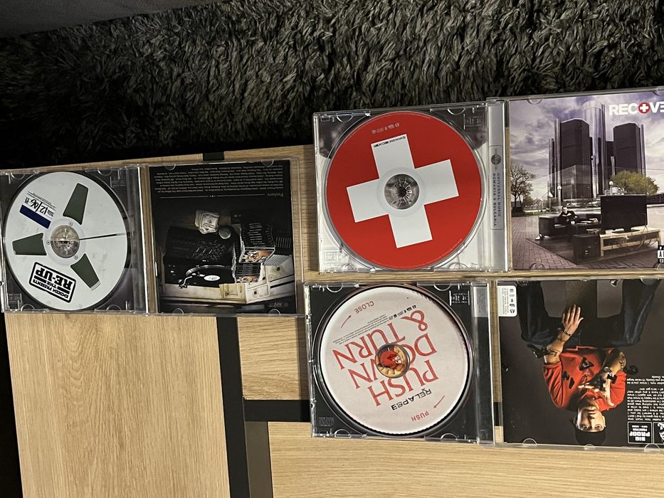 Компакт дискове на Eminem