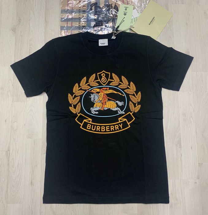 Нови мъжки тениски с етикети Burberry London