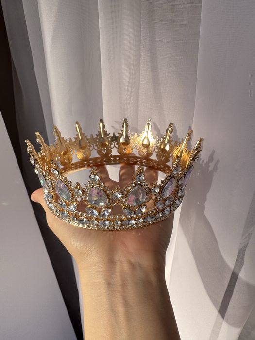Новая корона со стразами