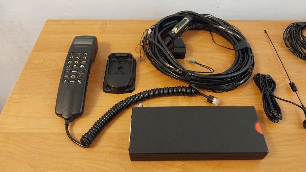 Motorola international 2700 автомобильный телефон