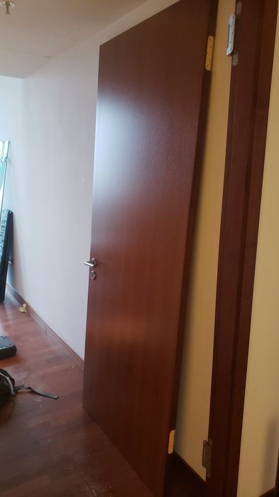 Продам двери из натурального дерева