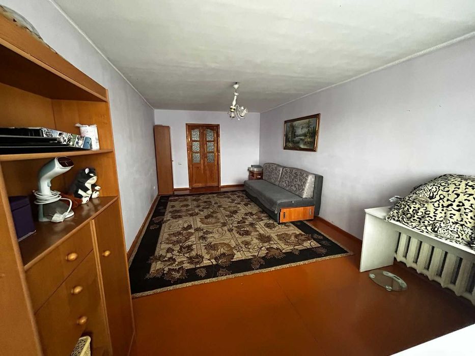 продам 2 комн Зайсан 1995 кирпич