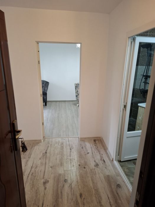 Vând Garsoniera strGeneral .Vasile Milea Bl.28 parter