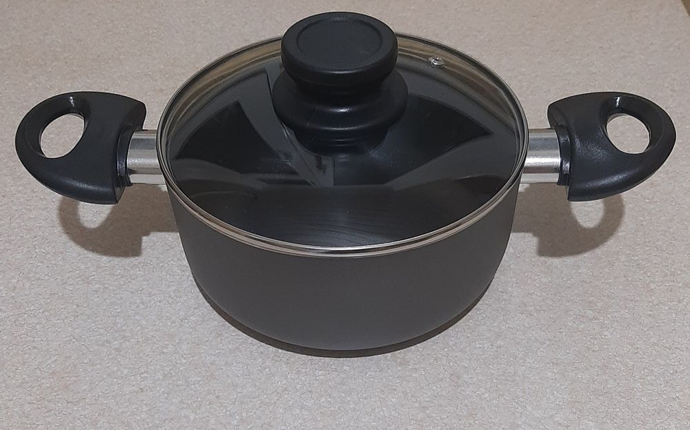 Кастрюля антипригарная