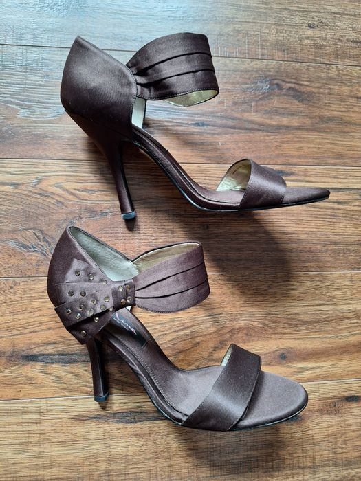 Sandale maro cu funde si strasuri Nina USA