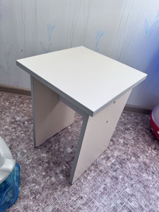 Продам 6 шт табуреток