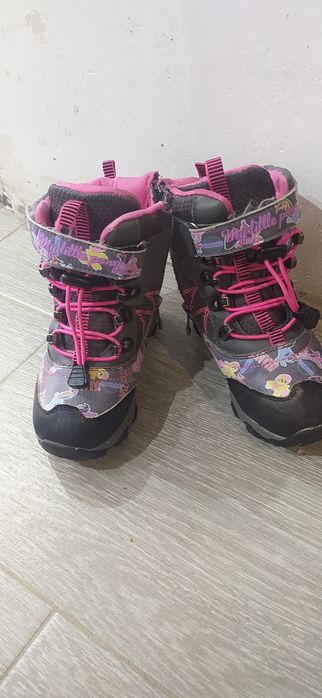 Продам детские ботинки
