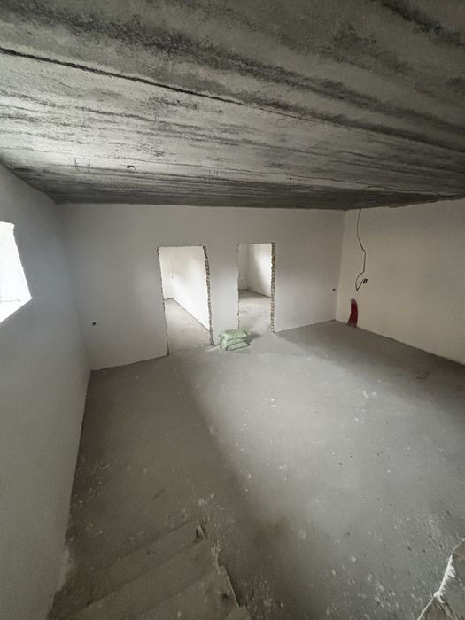 2 xonali uy sotiladi 68kv +podval68