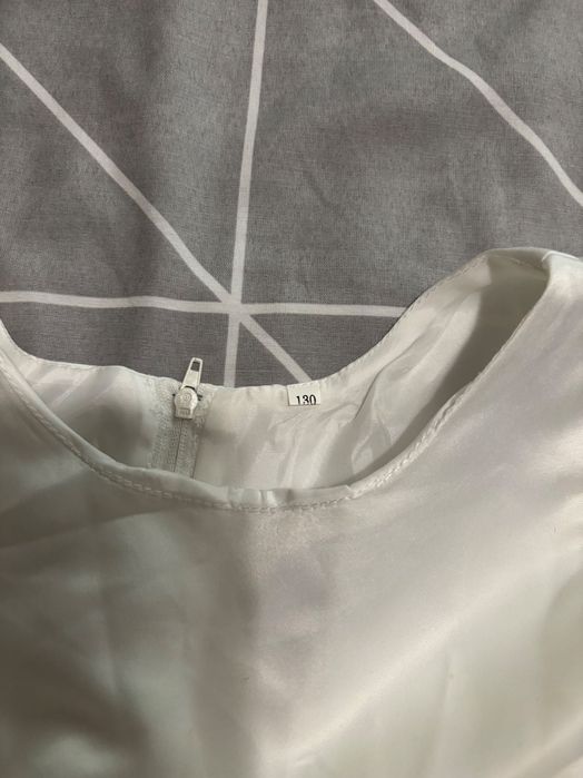 Бяла сватбена рокля