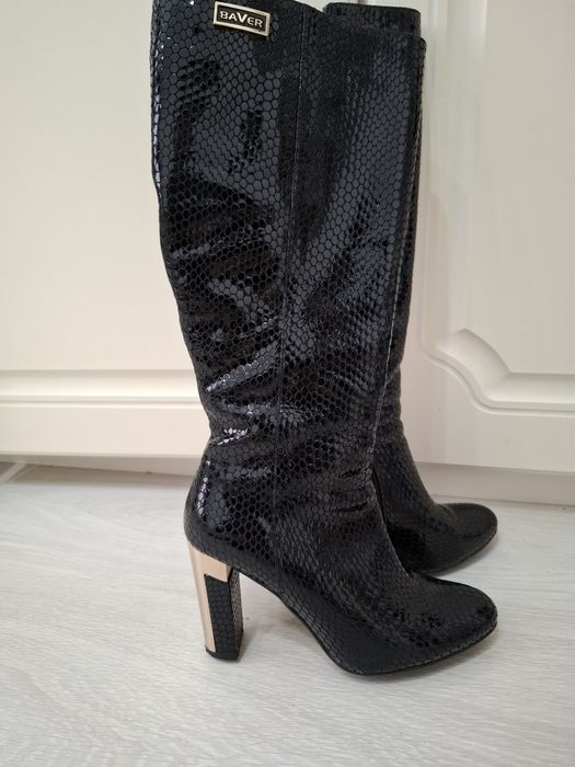 Женские сапоги. .