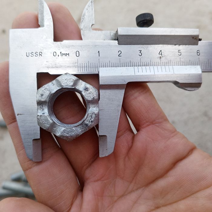 Болты с гайкоми ..