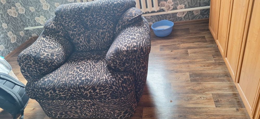 Кресло две штуки