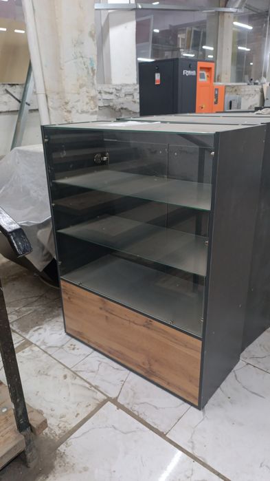 Шкаф со стеклом витрина 3шт