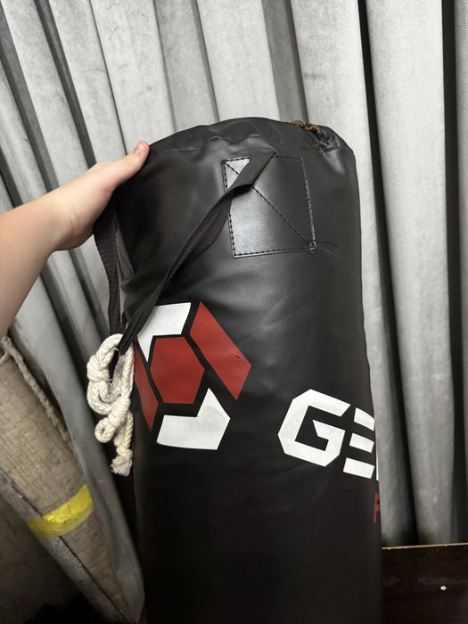 Кожаная груда от General вмести с перчатками UFC