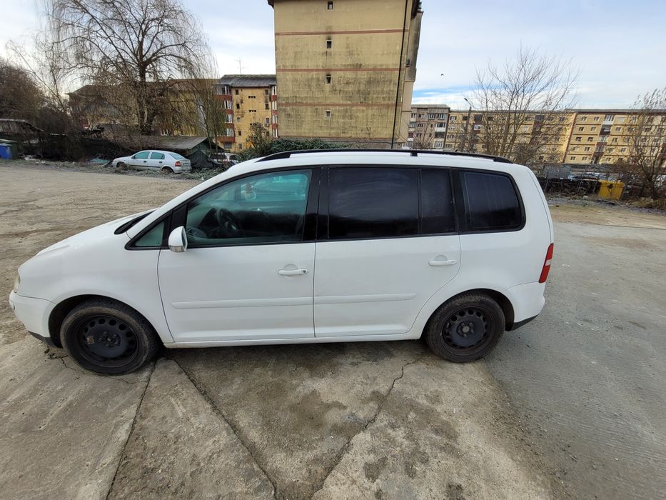 Touran 2004 în stre bună de funcționare