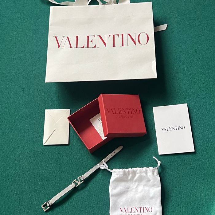 Оригинална гривна Valentino Garavani VLogo с кристали Swarovski®