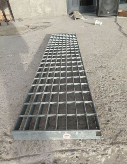Trepte zincate galvanizate