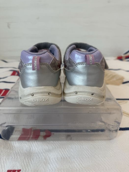 Кроссовки для девочки