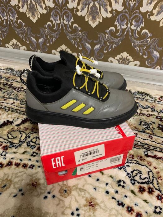 Продам детскую обувь