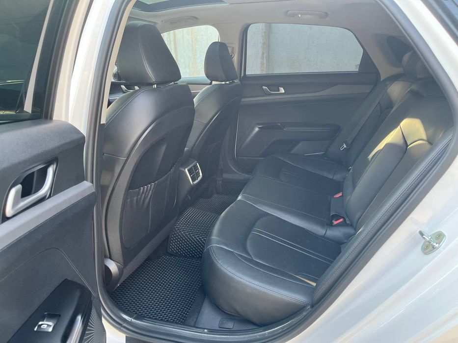 Автомобиль KIA K5