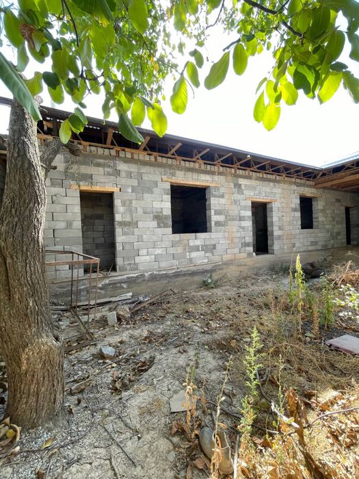 Dacha sotiladi Oq tosh soyliqda