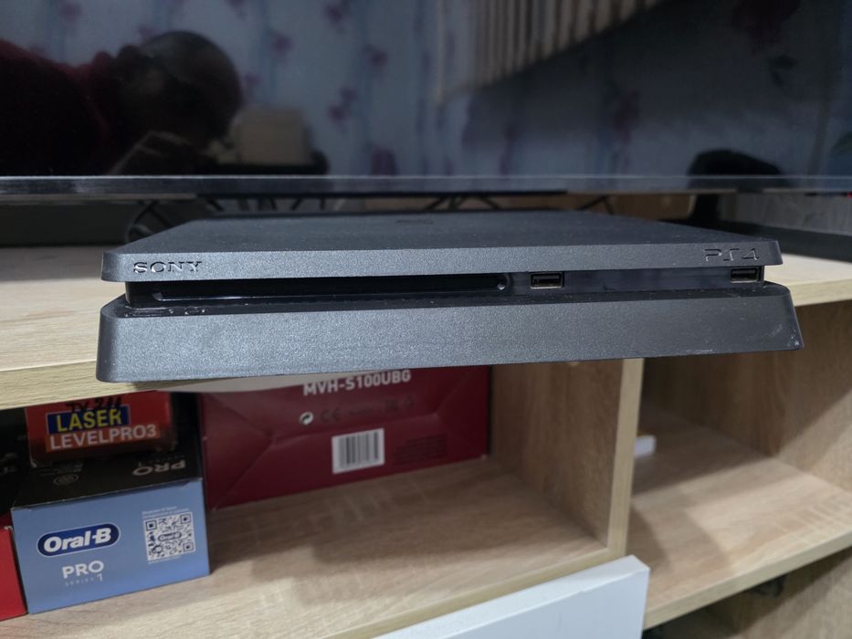 Продава се Playstation 4