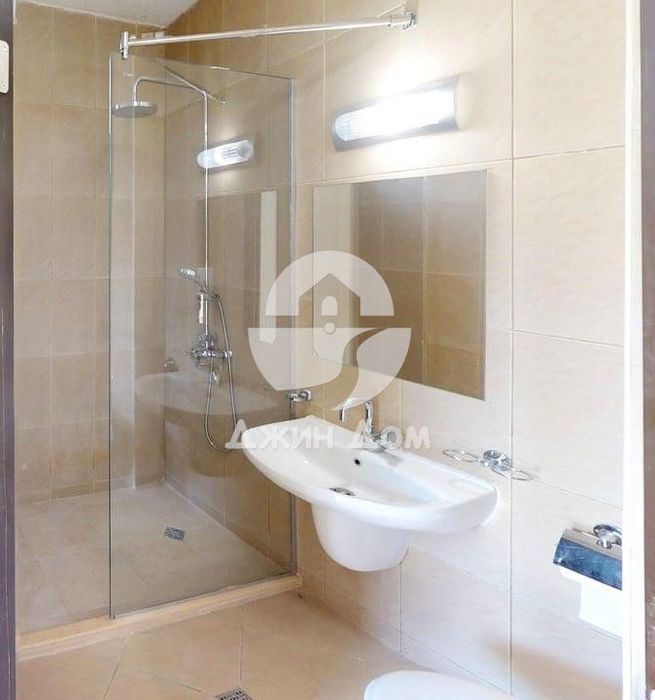 Просторна двуетажна къща в к-с „Бей Вю Вилас“, с. Кошарица