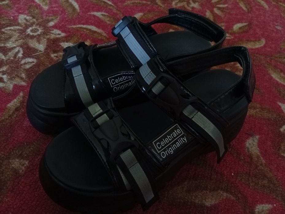 Продаются босоножки, цена:6000