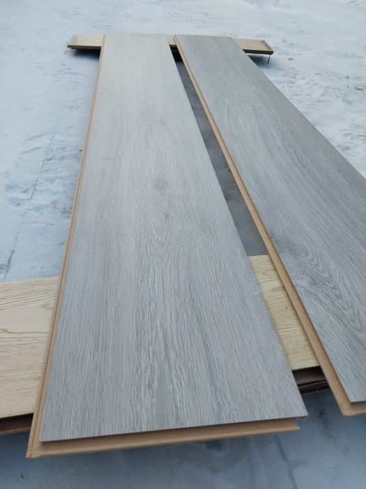 Новый ламинат Россия. В наличии 33кв.м.