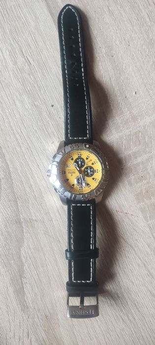 Часовника е във перфектно състояние работи FESTINA