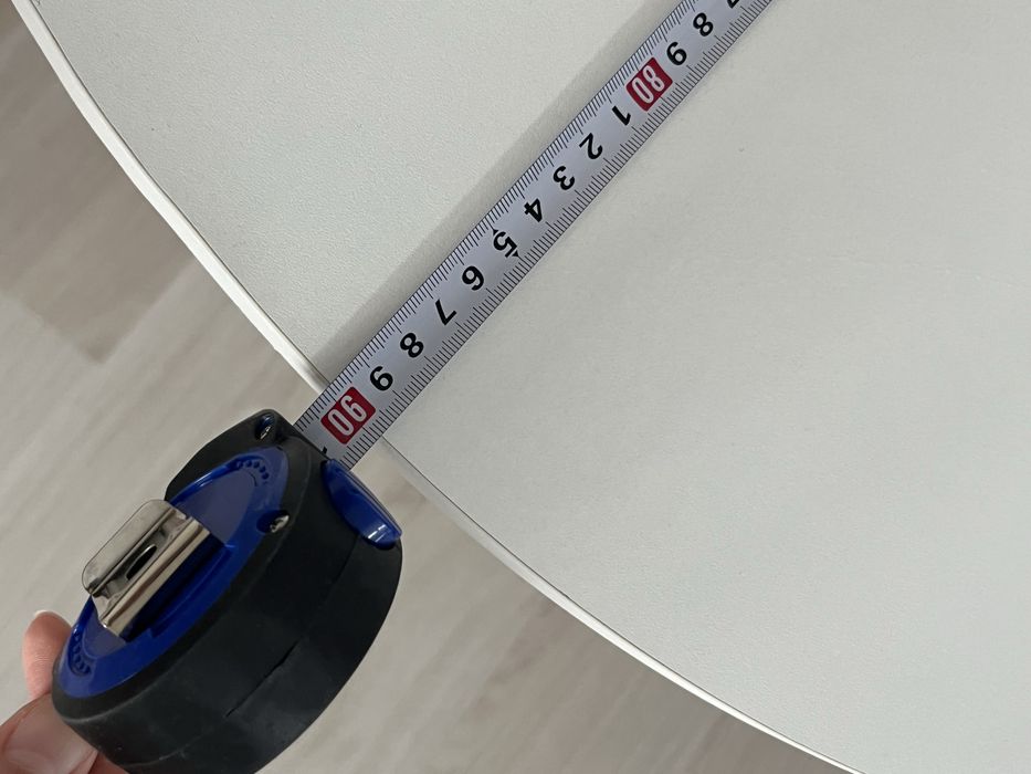 Продаю стол и стулья дешево