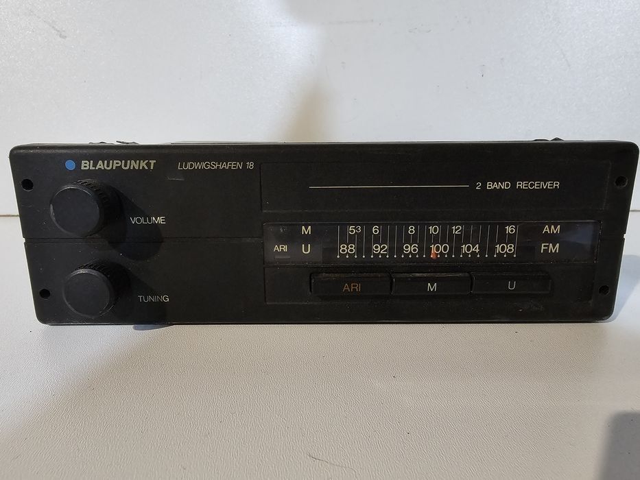 radio blaupunkt ludwigshaffen 18 

arata foarte bine 
nu ii cunosc sta